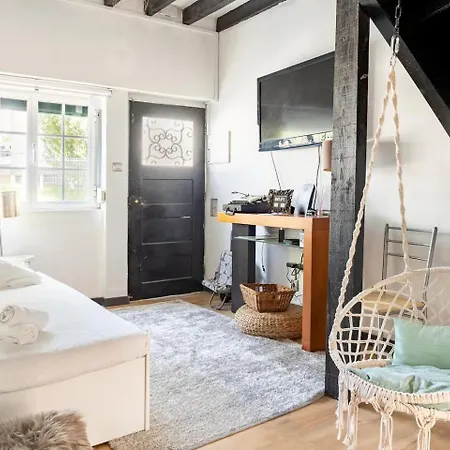 House With Private Garden Bbq, With Easy Parking Near Tejo, Fast Access To Alfama & Downtown * Lisboa