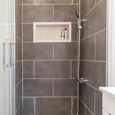 Terrace House, With Easy Parking Walk To Riverfront & Tile Museum, Fast Access To Alfama & Downtown Holiday home Lisbon