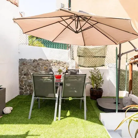 Terrace House, With Easy Parking Walk To Riverfront & Tile Museum, Fast Access To Alfama & Downtown *