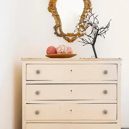 Terrace House, With Easy Parking Walk To Riverfront & Tile Museum, Fast Access To Alfama & Downtown Holiday home Lisbon