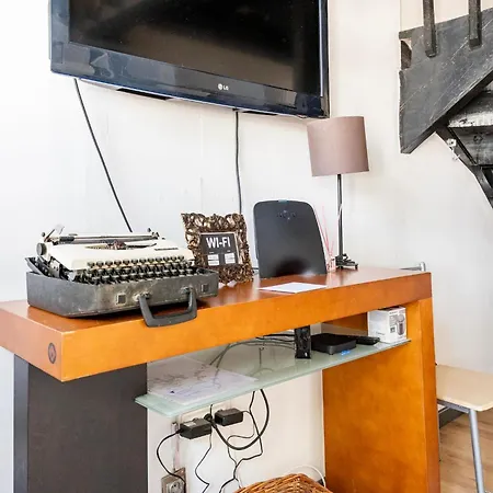 Holiday home Terrace House, With Easy Parking Walk To Riverfront & Tile Museum, Fast Access To Alfama & Downtown