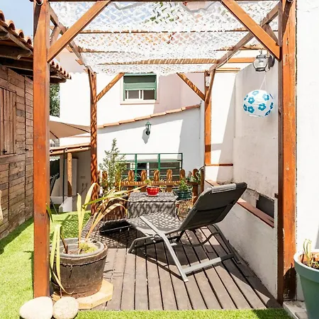 House With Private Garden Bbq, With Easy Parking Near Tejo, Fast Access To Alfama & Downtown 別荘 リスボン