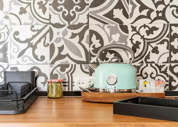 Дом отдыха House With Private Garden Bbq, With Easy Parking Near Tejo, Fast Access To Alfama & Downtown Лиссабон