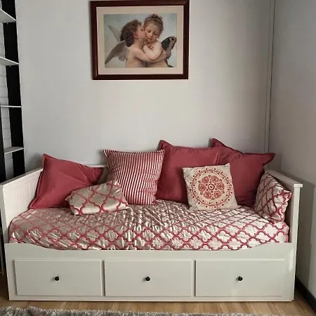 House With Private Garden Bbq, With Easy Parking Near Tejo, Fast Access To Alfama & Downtown * Lisbon