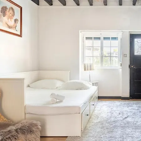 Holiday home House With Private Garden Bbq, With Easy Parking Near Tejo, Fast Access To Alfama & Downtown Lisbon