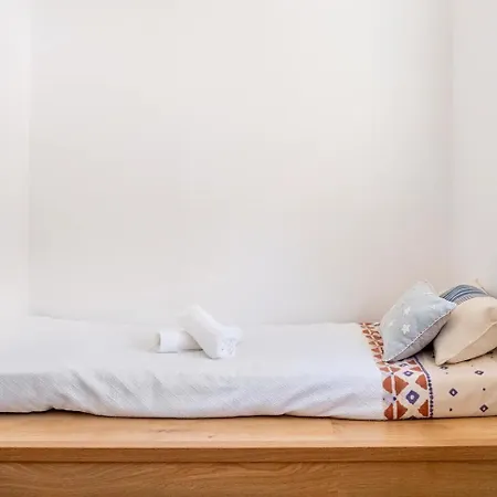 House With Private Garden Bbq, With Easy Parking Near Tejo, Fast Access To Alfama & Downtown Holiday home