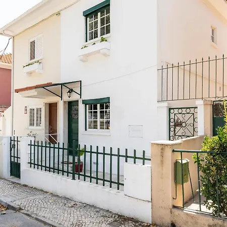 House With Private Garden Bbq, With Easy Parking Near Tejo, Fast Access To Alfama & Downtown Holiday home