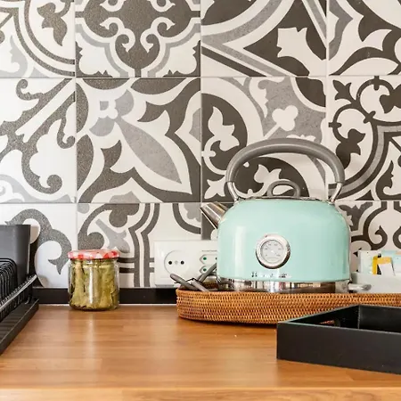 Holiday home House With Private Garden Bbq, With Easy Parking Near Tejo, Fast Access To Alfama & Downtown Lisbon